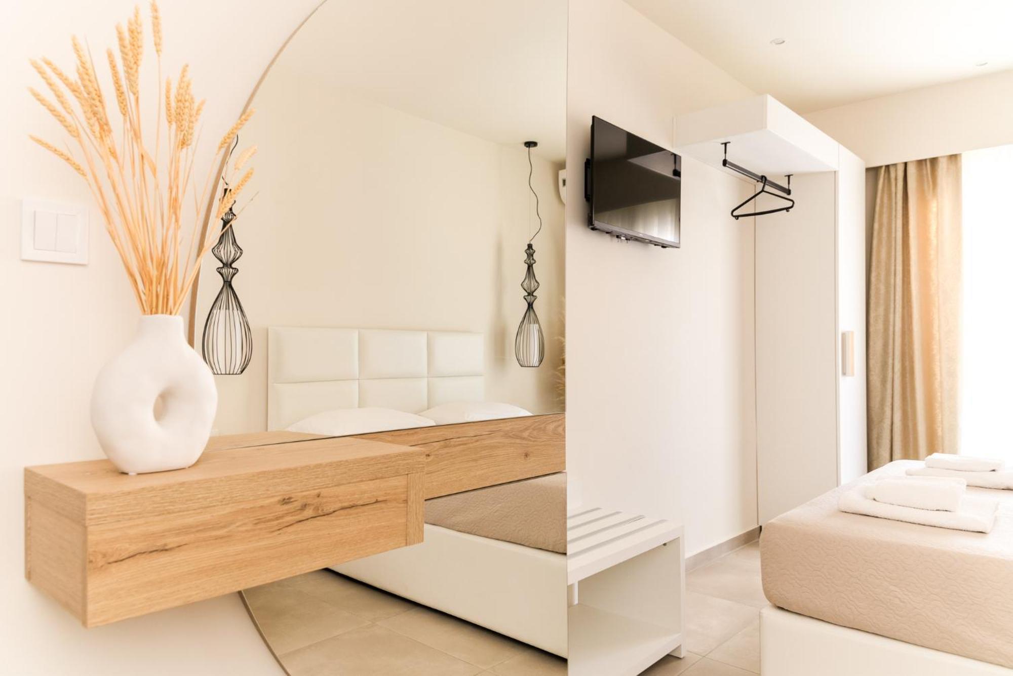 Mystery Suites And Apartments เนปอรอย ภายนอก รูปภาพ